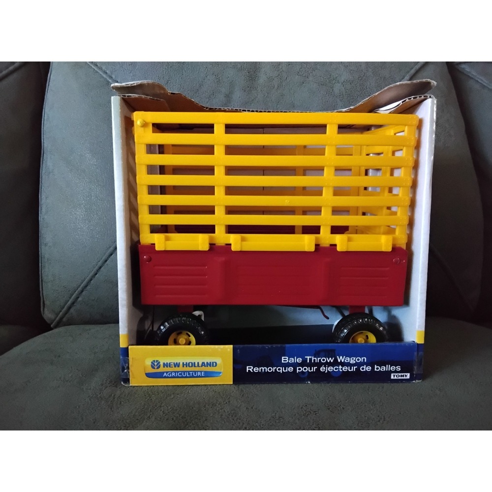 Ertl New Holland Bale Throw Wagon 1/16